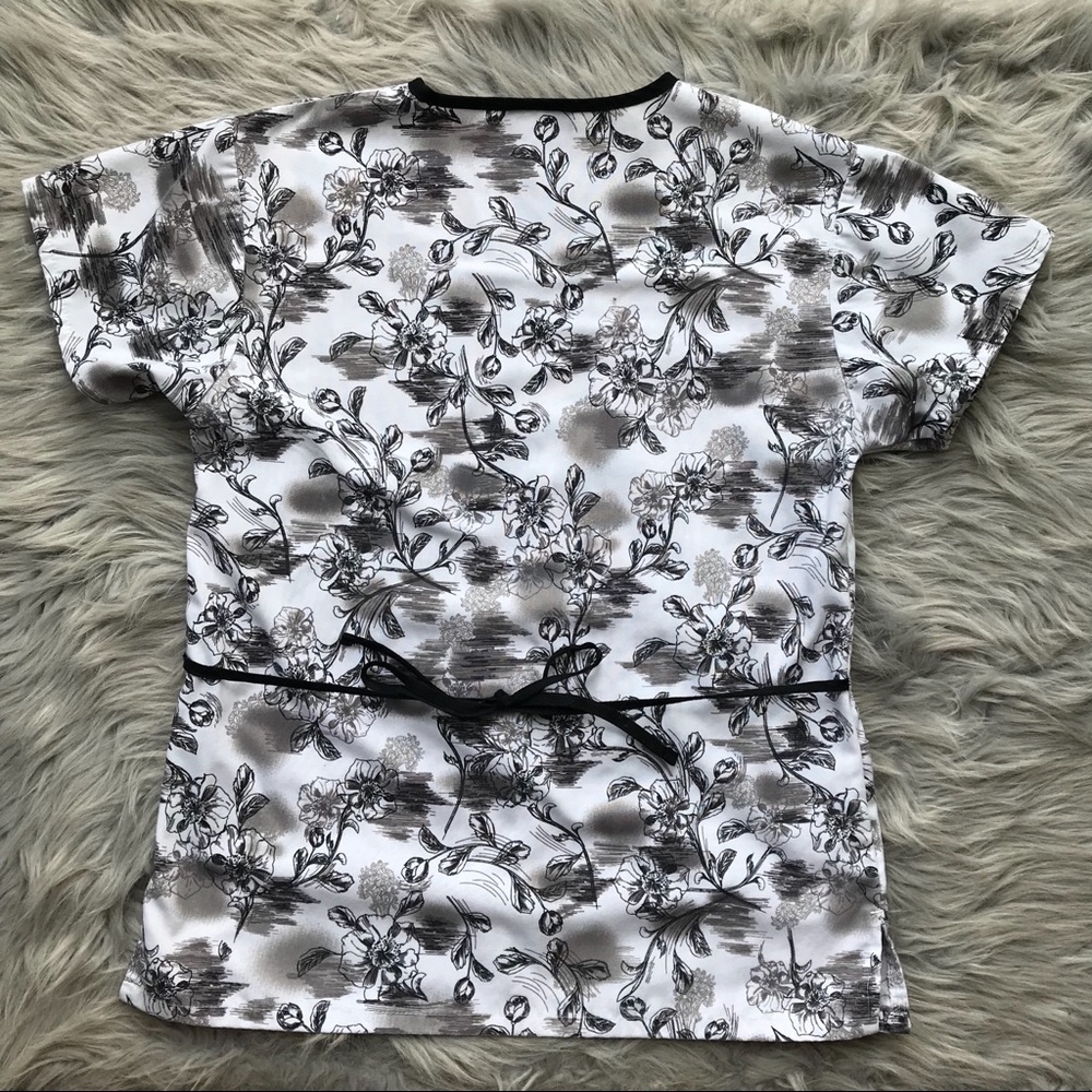 XS- Absolute- Scrub Top - Picture 3 of 3